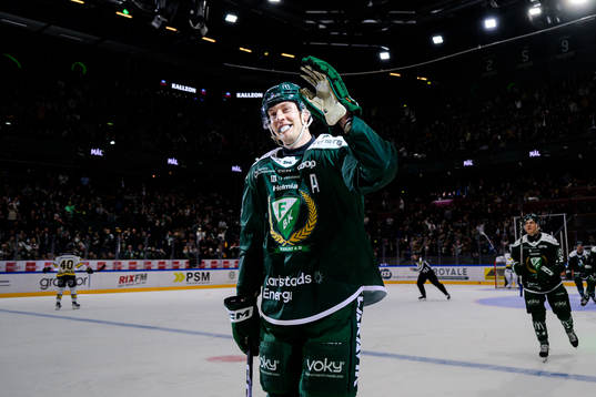 Färjestads Victor Ejdsell jublar