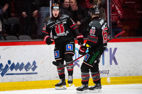 Örebros Robert Leino jublar