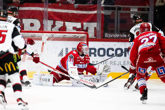 Malmö Redhawks Anton Wahlberg gör 0-1 bakom Timrås
