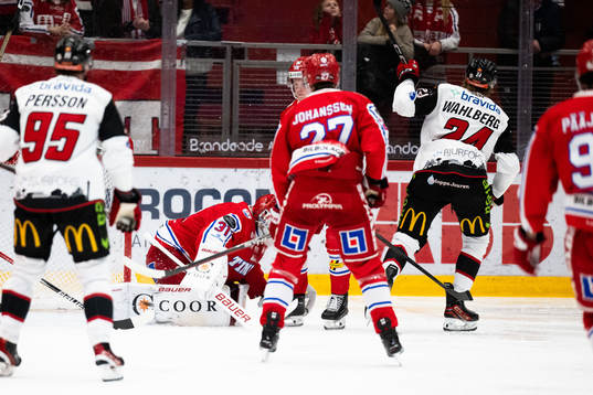 Malmö Redhawks Anton Wahlberg jublar