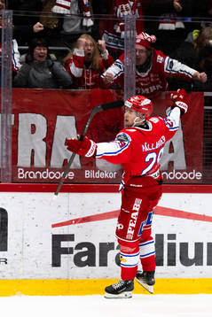 Timrås Filip Hållander jublar