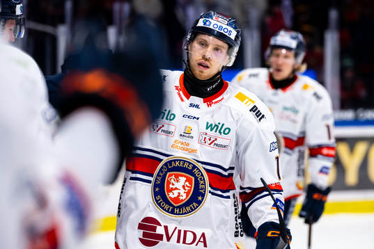 Växjös Kalle Kossila jublar