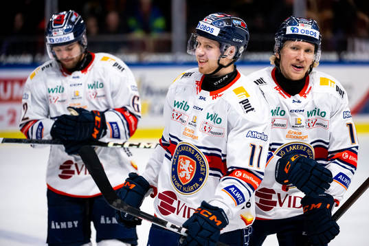 Växjös Kalle Kossila och Marcus Sylvegård jublar