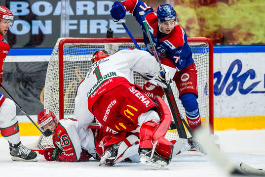 Frölundas målvakt Lars Johansson och Oskarshamns Viktor