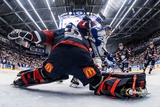 Leksands Lukas Vejdemo och Linköpings målvakt Jesper