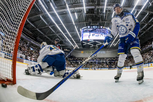 Leksands Patrik Noren och Leksands målvakt Mantas Armalis