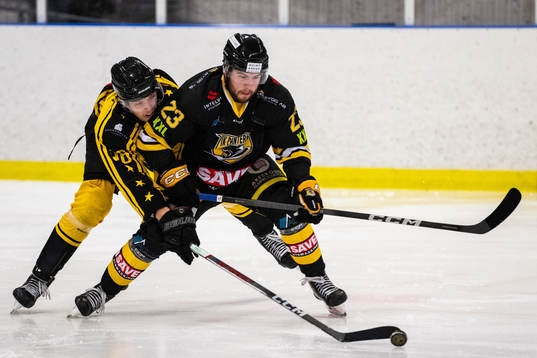 Panterns Simon Karlsson och Sölvesborgs Melvin Krause