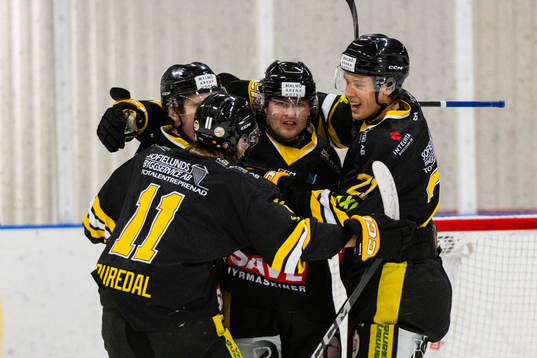 Panterns Adam Ringdahl jublar