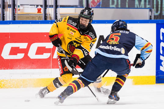 Luleås Viivi Vainikka och Djurgårdens Olivia Sohrner