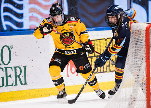 Luleås Jenni Hiirikoski och Djurgårdens Tereza Plosova