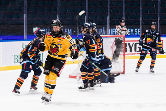 Luleås Emma Nordin jublar
