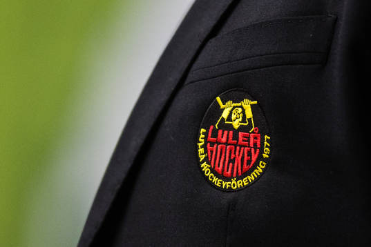 Luleås klubbmärke på en kavaj