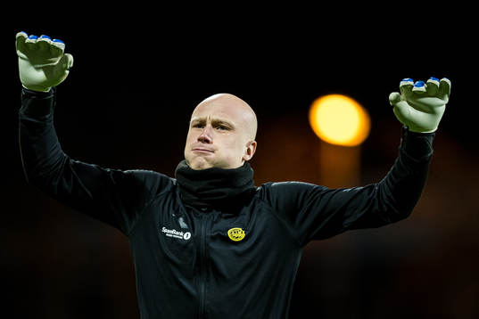 Julian Faye Lund of Bodø/Glimt warms up