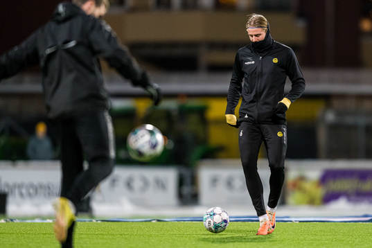 Isak Helstad Amundsen of Bodø/Glimt warms up
