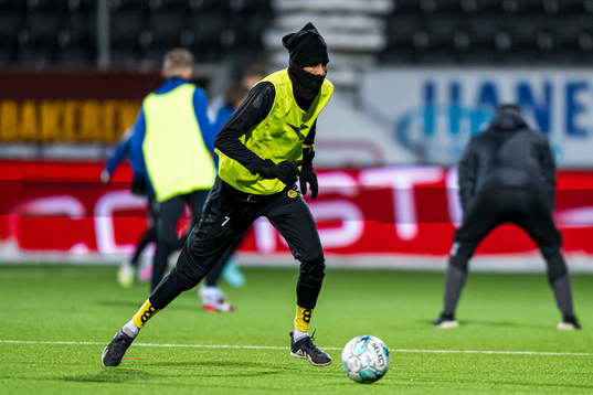 Amahl Pellegrino of Bodø/Glimt warms up