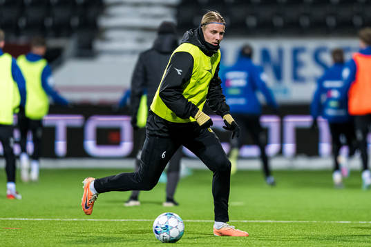 Isak Helstad Amundsen of Bodø/Glimt warms up