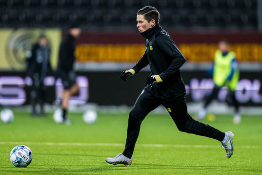 Sondre Brunstad Fet of Bodø/Glimt warms up
