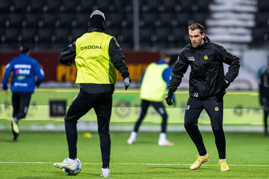Brede Moe of Bodø/Glimt warms up