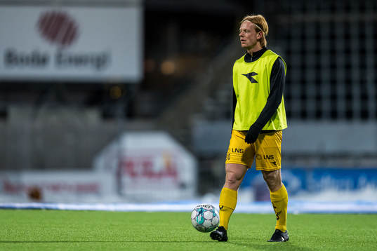 Adam Sørensen of Bodø/Glimt warms up