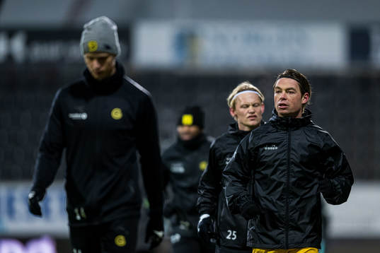 Patrick Berg of Bodø/Glimt warms up