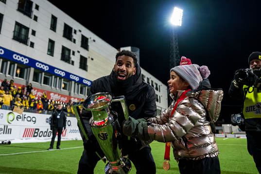 Amahl Pellegrino of Bodø/Glimt celebrates with the trophy