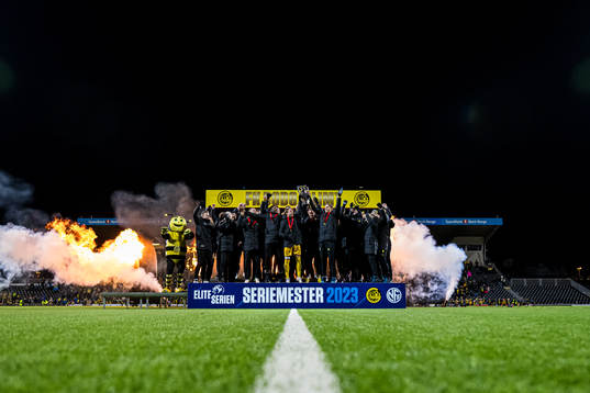 Players of Bodø/Glimt celebrates with the trophy