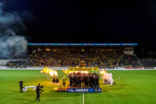 Players of Bodø/Glimt celebrates with the trophy