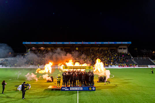 Players of Bodø/Glimt celebrates with the trophy