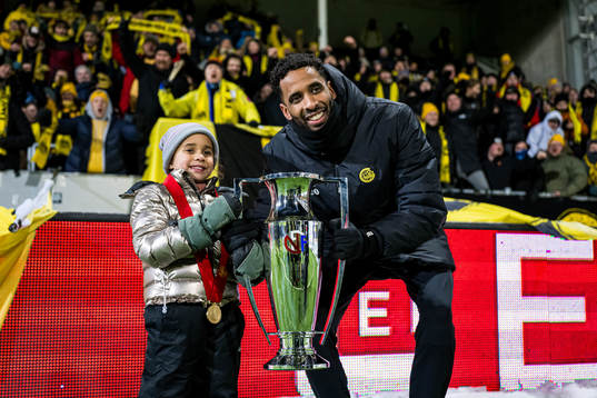 Amahl Pellegrino of Bodø/Glimt celebrates with the trophy