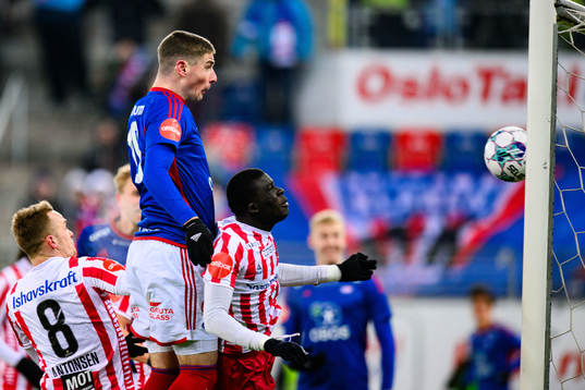 Andrej Ilic of Vålerenga scores 1-0