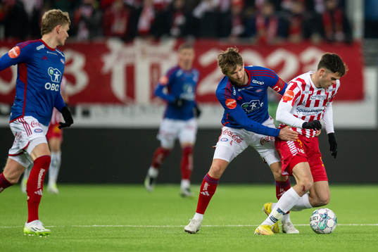 Stefan Strandberg of Vålerenga and Lasse Selvåg Nordås