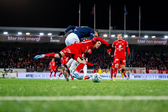 Gustav Valsvik of Strømsgodset and Ulrik Mathisen of Brann
