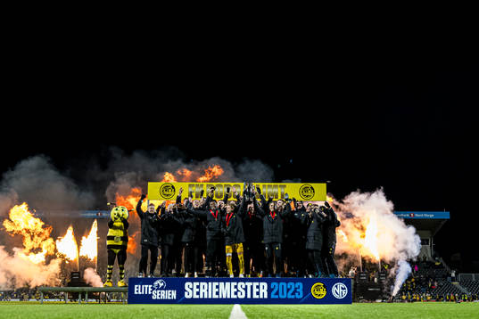 Players of Bodø/Glimt celebrates with the trophy