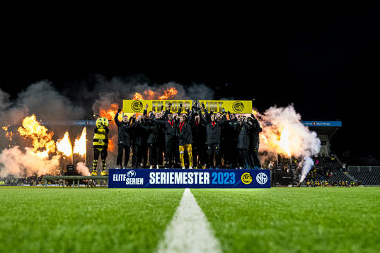 Players of Bodø/Glimt celebrates with the trophy