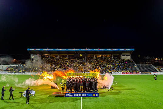 Players of Bodø/Glimt celebrates with the trophy