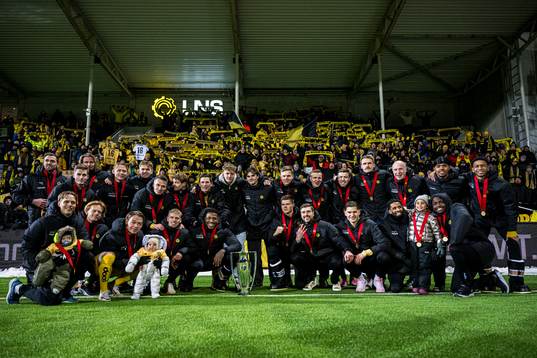 Players of Bodø/Glimt celebrates with the trophy