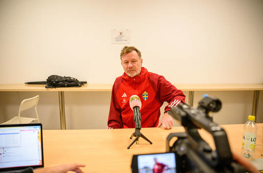 Head coach Peter Gerhardsson of Sweden of the women’s