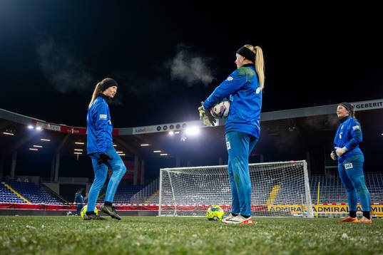 Goalkeepers Cecilie Fiskerstrand, Guro Pettersen and Aurora