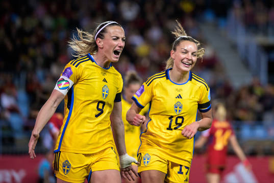 Kosovare Asllani of Sweden celebrates the 1-2 goal