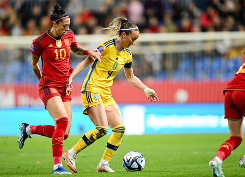 Kosovare Asllani of Sweden and Jennifer Hermoso of Spain