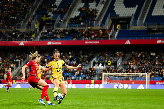 Olga Carmona Garcia of Spain and Julia Zigiotti Olme of