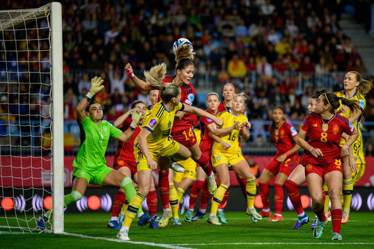 Linda Sembrant of Sweden and Laia Aleixandri of Spain