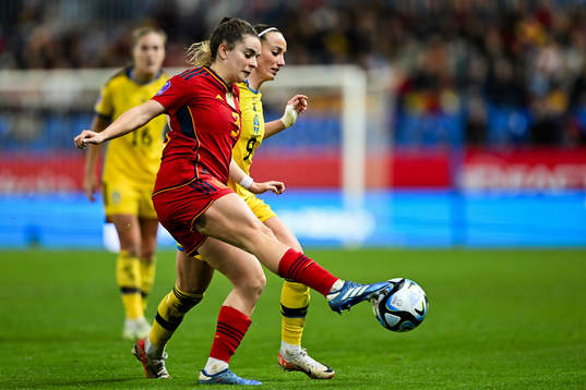 Teresa Abelleira of Spain and Kosovare Asllani of Sweden
