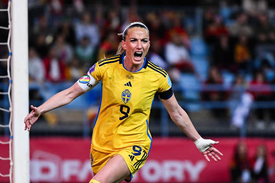 Bläddra bland fler bilder av Kosovare Asllani