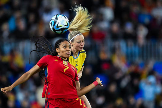 Salma Paralluelo of Spain and Amanda Ilestedt of Sweden