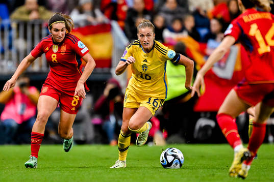 Mariona Caldentey of Spain and Filippa Angeldahl of Sweden
