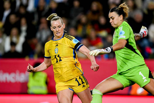 Stina Blackstenius of Sweden and goalkeeper Misa Rodriguez