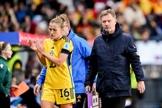 Filippa Angeldahl and Head coach Peter Gerhardsson of Sweden