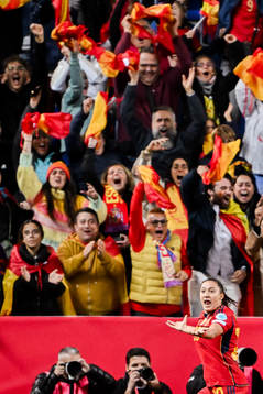 Fiamma Benitez of Spain celebrates the 4-3 goal