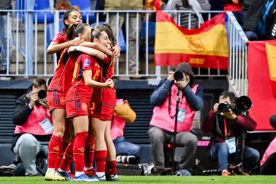 Fiamma Benitez of Spain celebrates the 4-3 goal